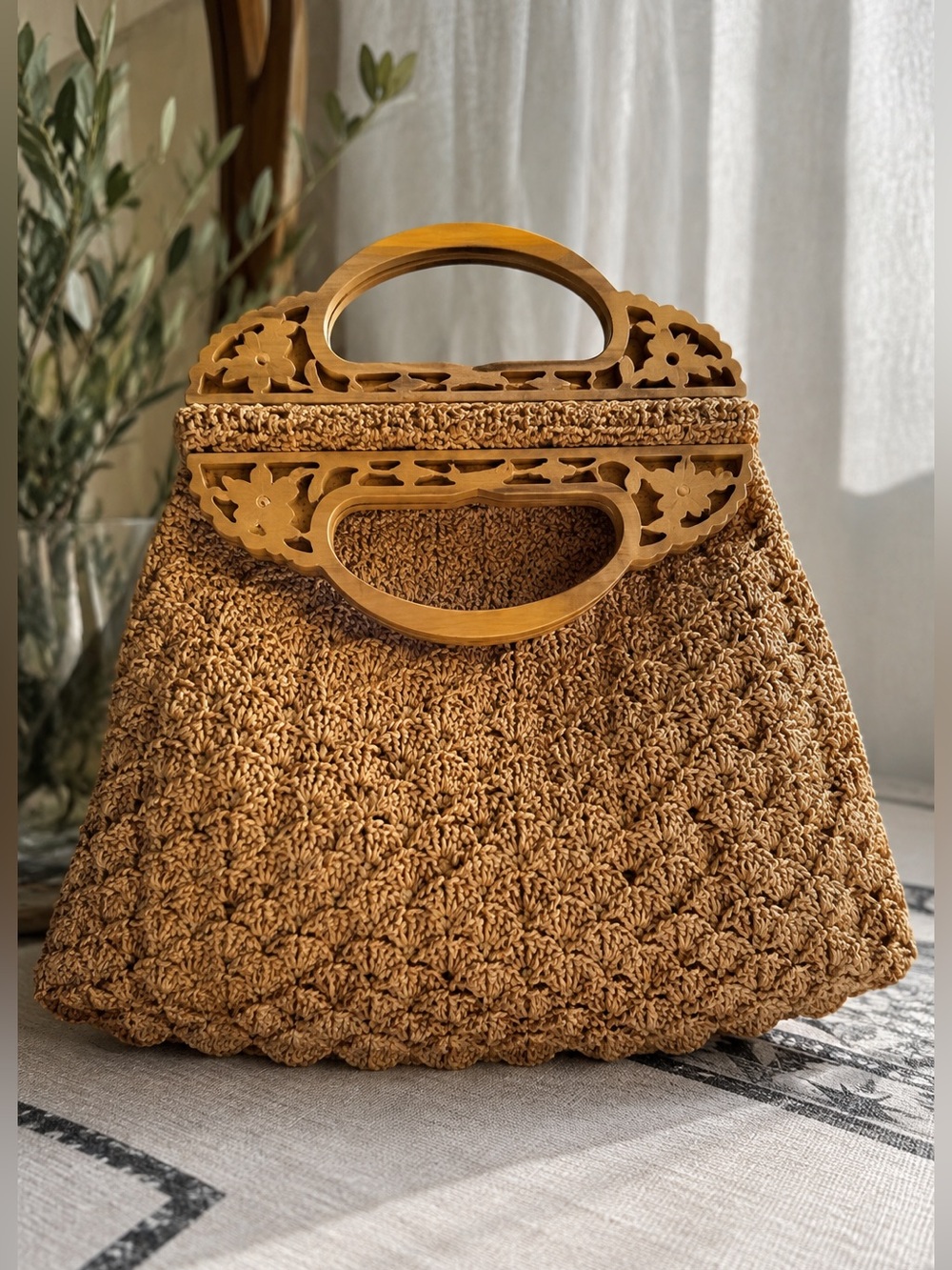 The Cappelli Straworld Vintage Raffia Crochet Handbag Wooden Floral Handles Boho
